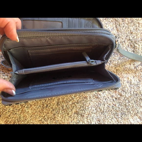 Vera Bradley wallet with wrist handle - Picture 5 of 5